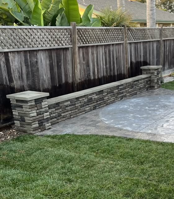 Stacked stone seat wall with pillar caps